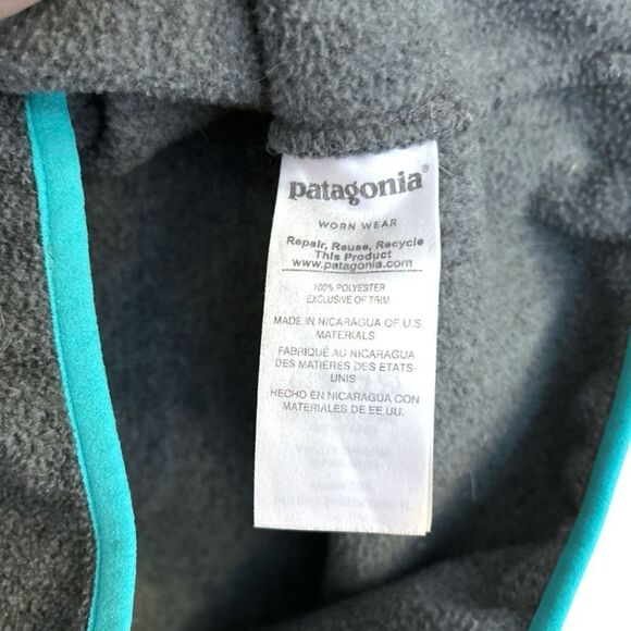 Patagonia Women's Lightweight Synchilla Snap-T Pullover in Gray & Teal, Medium - Picture 6 of 9